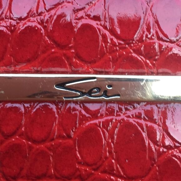 Sei red faux crocodile skin purse, brand new, gold hardware, beautiful, 5x7.5 in - Picture 4 of 8